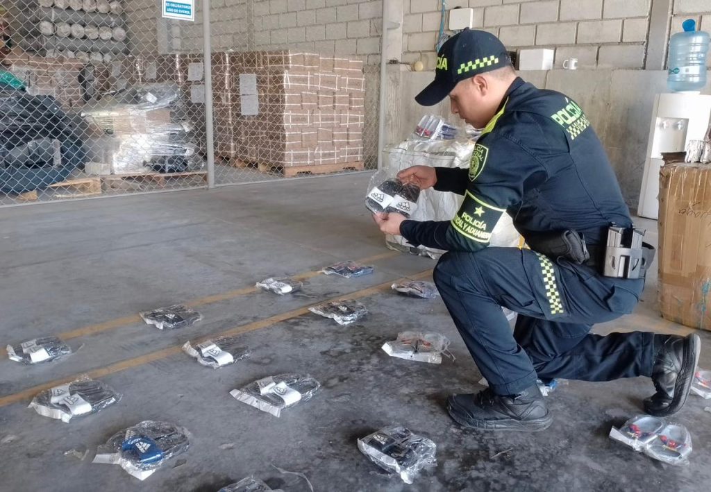 Controles aduaneros frenan millonaria venta de mercancía ilegal en Santa Marta 3 f67f2947 70a0 4118 9af0 f5c0024aac64