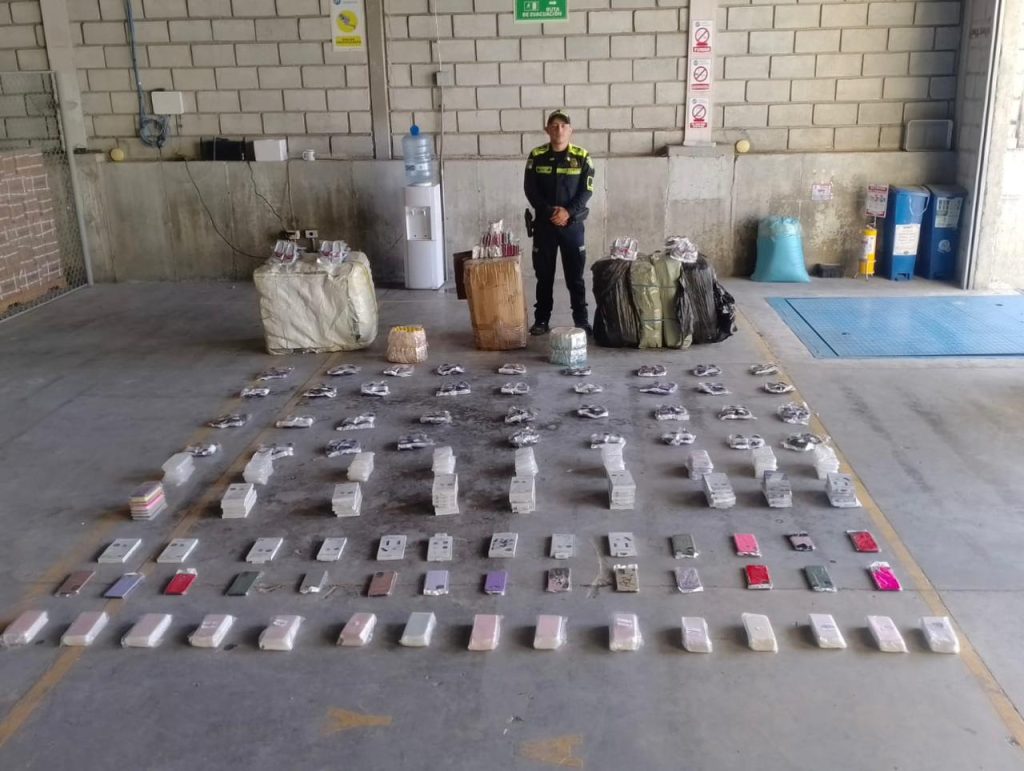 Controles aduaneros frenan millonaria venta de mercancía ilegal en Santa Marta 1 f7aab0a8 de67 4c5d a2c6 ed54ceb9cc33