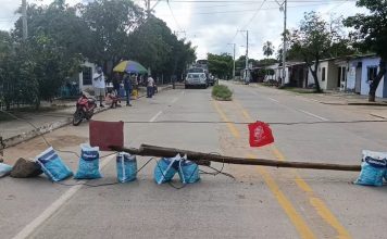 INVIAS rompe el silencio tras bloqueo en El Banco: promete reductores de velocidad y explica retraso en pavimentación
