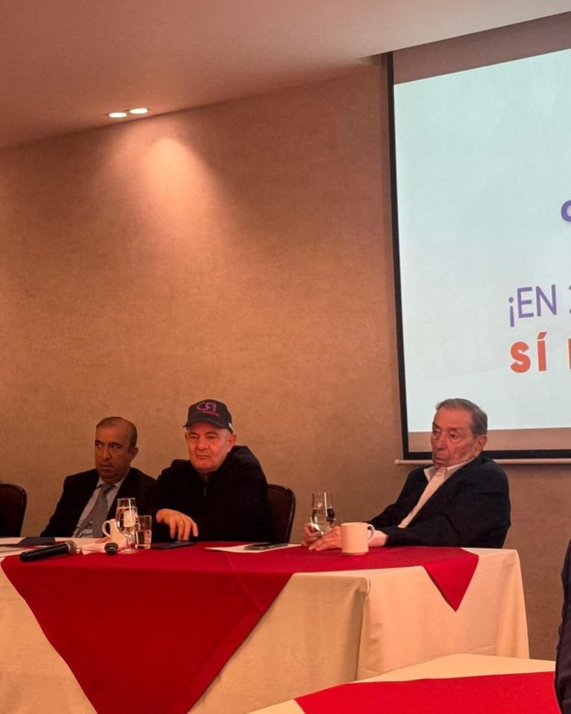 Cambio Radical se mueve: Vargas Lleras reúne a su equipo para definir listas y estrategia rumbo a 2026 3 579725015 18059073800637820 8487277213375696690 n