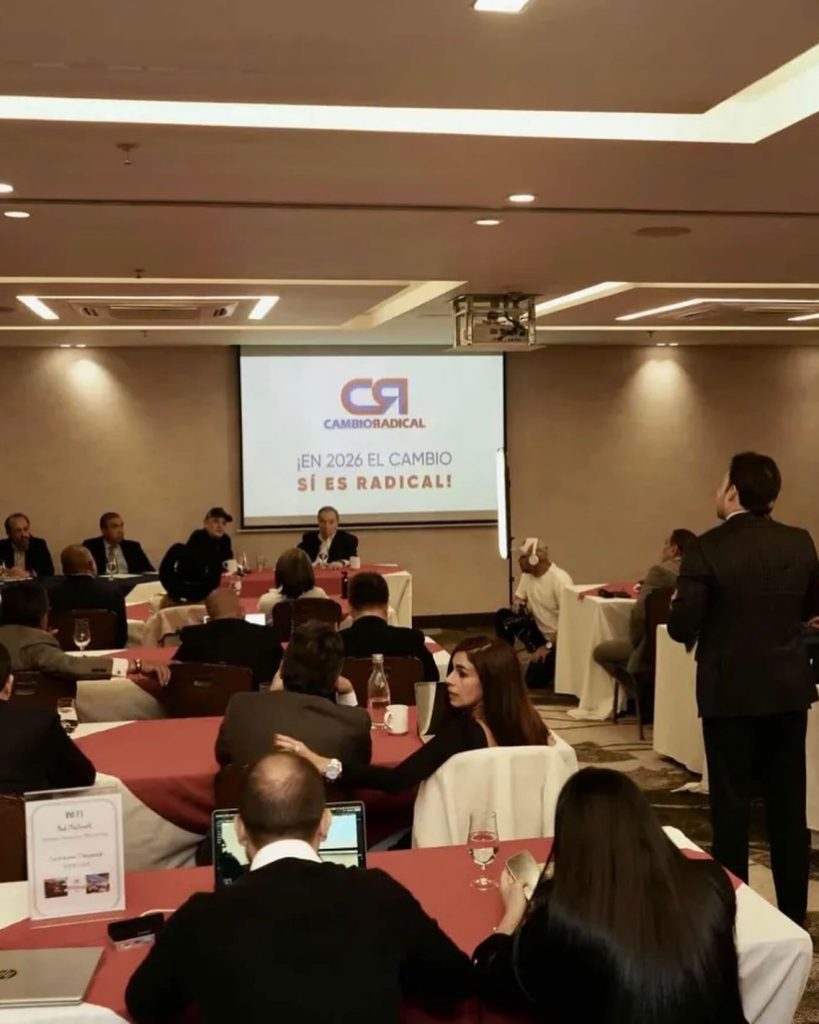 Cambio Radical se mueve: Vargas Lleras reúne a su equipo para definir listas y estrategia rumbo a 2026 2 581797359 18059073791637820 1992881775314580352 n