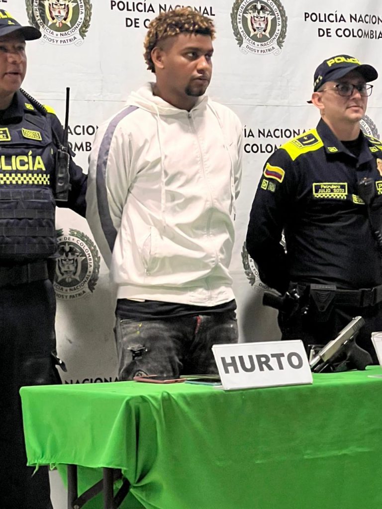 Caen delincuentes tras robo a local comercial en Villa Olímpica: se recuperan celulares y motocicletas 5 849cebdb daed 41be be72 1ceb04925e3e