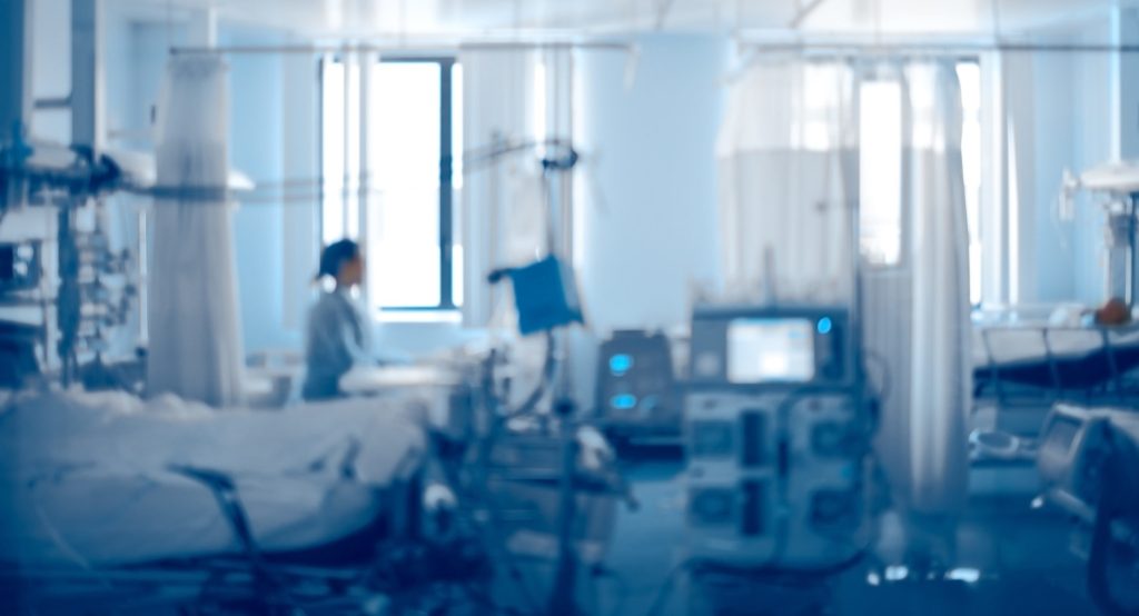 Prevención de infecciones nosocomiales: Sistema de esterilización con formol en quirófanos y UCI creado por el Dr. Jaime Perna 2 GettyImages 1139755635 scaled e1620384920459 1024x554 1