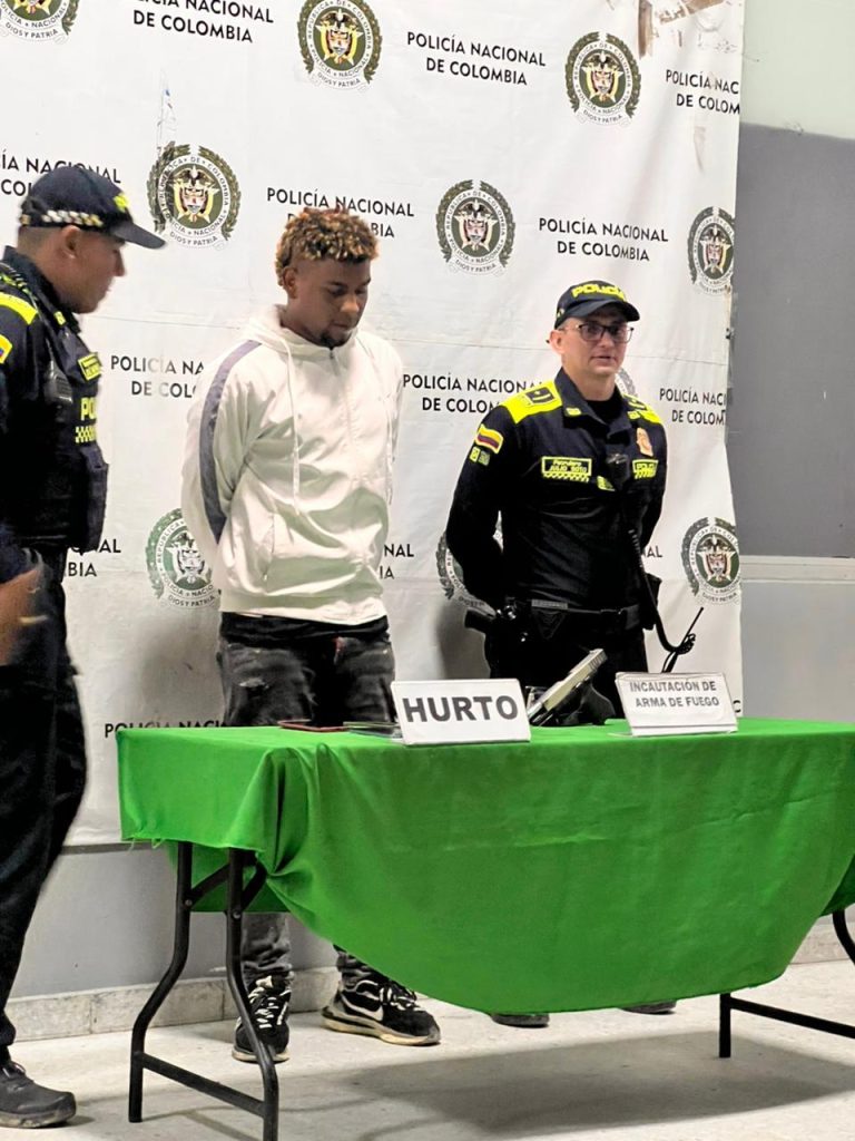 Caen delincuentes tras robo a local comercial en Villa Olímpica: se recuperan celulares y motocicletas 7 a5b87fbb 47fe 48b3 b0a6 7e2fa63b3b83