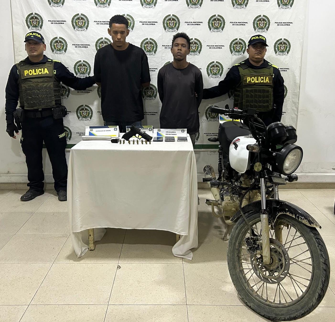 Golpe al "Clan del Golfo" en Bolívar: capturan a dos presuntos sicarios con pistola y supresor 1 b5245b49 76b5 4318 9fa4 56492810813b
