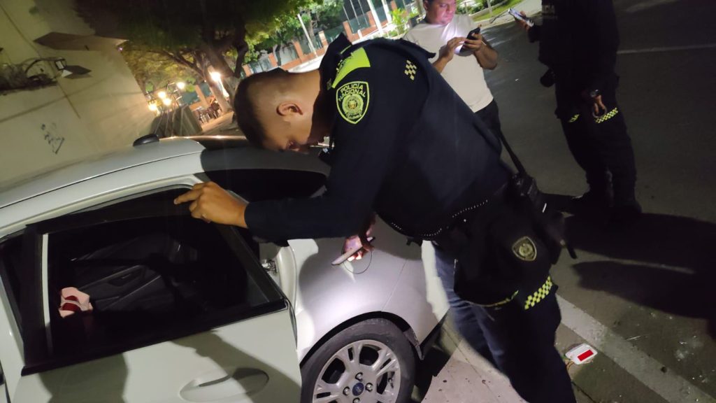 En video denuncia ciudadana: le rompieron el carro y le robaron el bolso en la calle 58 1 f11bc52d 73fb 4c4b 9307 1ebd43c9d03b