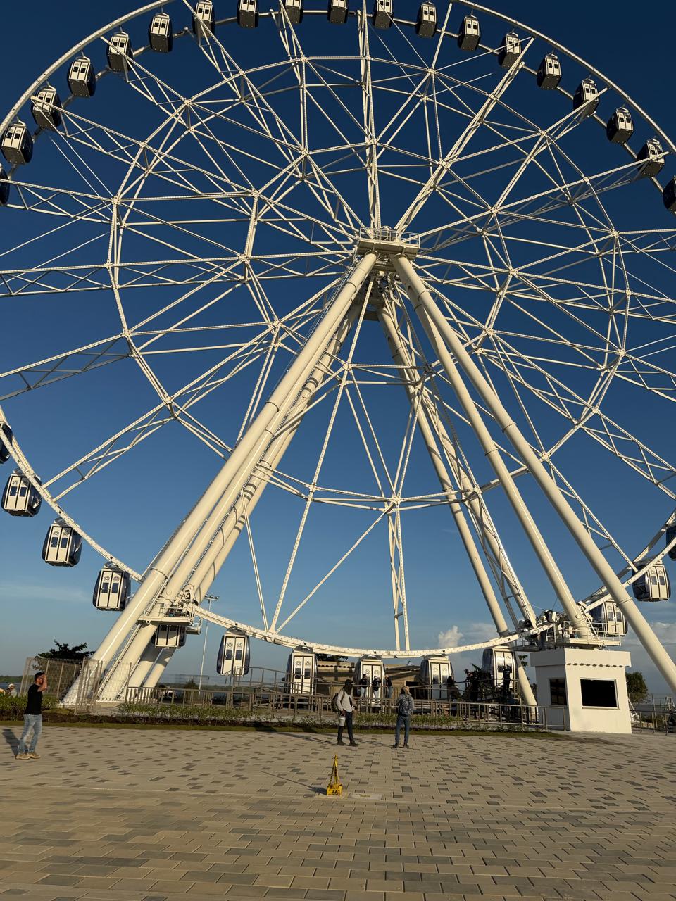 Luna del Río se enciende este sábado: así será la espectacular rueda que cambiará el Malecón 2 46e0ace7 cfda 4abb a8e7 608052e77042
