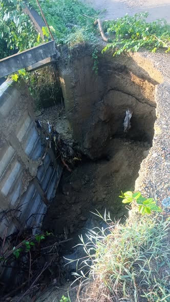 Tras denuncias desatendidas, Alcaldía de Juan de Acosta hasta ahora atiende emergencia en Moscacandela tras colapso de estructura 2 594058578 981232371729192 3628367551382527651 n