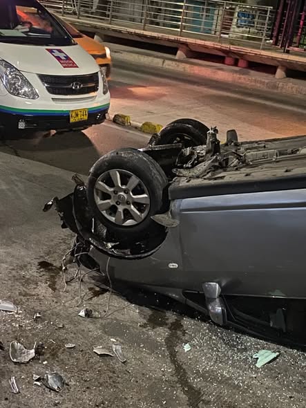 Volcamiento vehicular sacudió en la Murillo esta madrugada dejó un herido y cuantiosos daños 1 604638674 17991113048911915 6156651005120023694 n 1