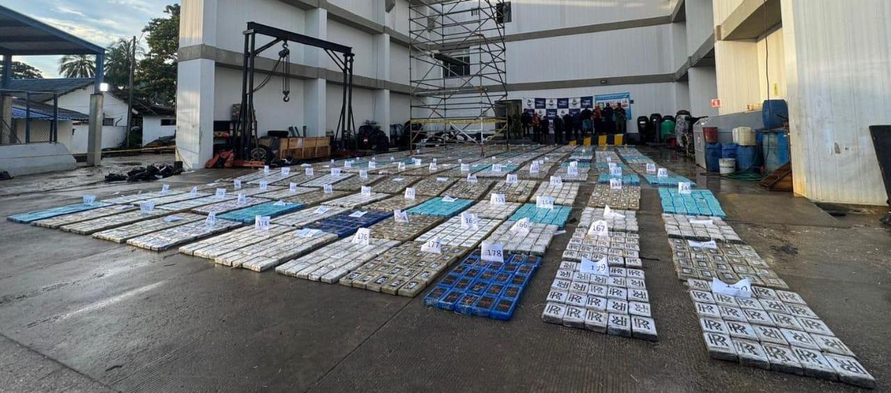 Armada incauta 4,5 toneladas de cocaína del ‘Clan del Golfo’ en el Golfo de Morrosquillo 2 Incautacion de droga en el Golfo de Morrosquillo 1