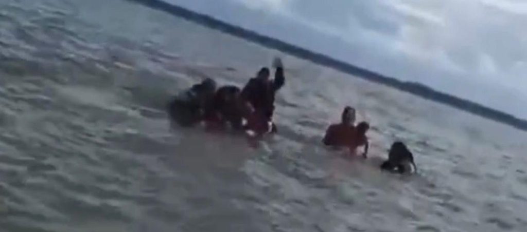 VIDEO: Naufragio en el Pacífico deja 4 muertos, entre ellos 2 niños, y 2 desaparecidos 1 Naufragio 2
