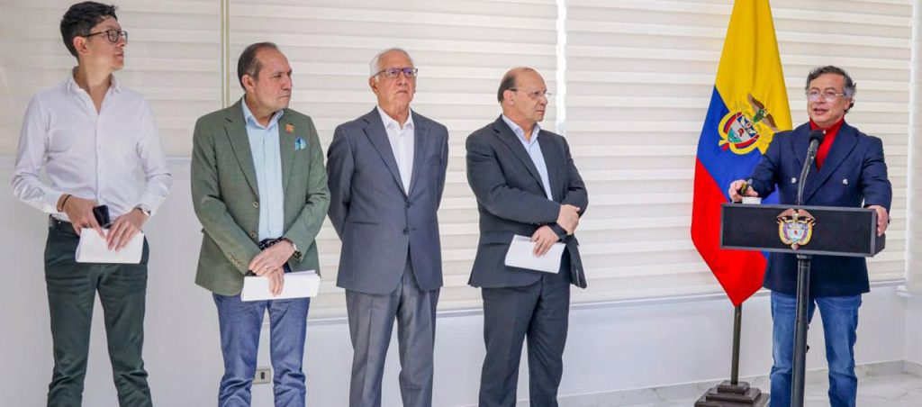 Petro anunció creación de una central única de compra de medicamentos en EPS intervenidas 2 Petro 8