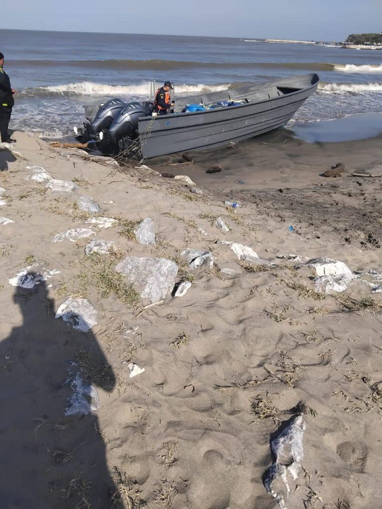 Policía Metropolitana atiende caso de náufragos extranjeros en playas de Puerto Colombia 3 f7180514 2539 41ec 9670 9f6d20777300