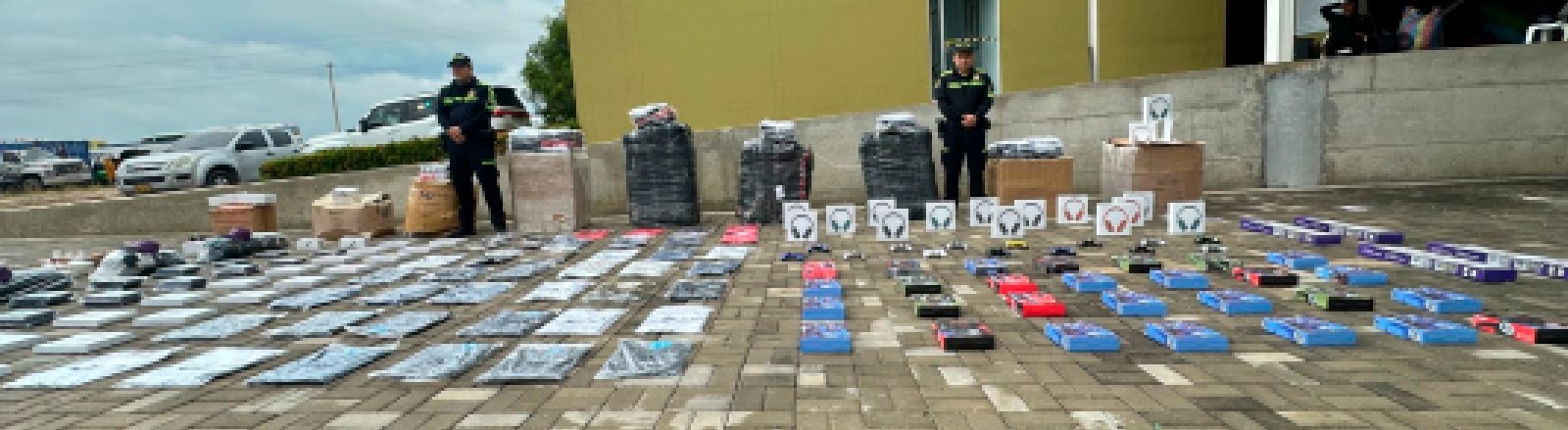 Más de 3.700 artículos incautados en Santa Marta en operativo contra el contrabando 1 4486cd69 e0dc 4688 9b0c 322a4c3061c7
