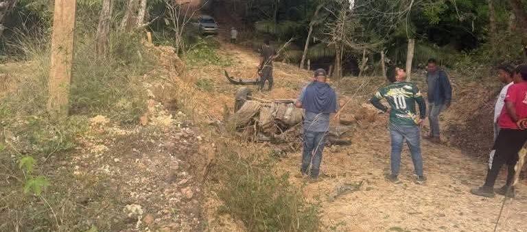 Atentado atribuido al ELN en Pailitas deja dos civiles muertos: padre e hijo iban de paso por la vía 2 Lugar donde murieron Oscar Arevalo y su hijo Juan Diego Arevalo