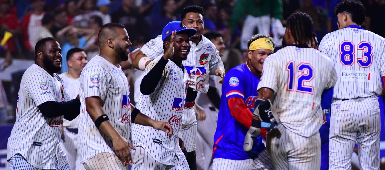 ¡Dramático final! Carlos Arroyo deja en el campo a Tigres y da la ventaja a Caimanes en el playoff 1 arroyo jonron 0
