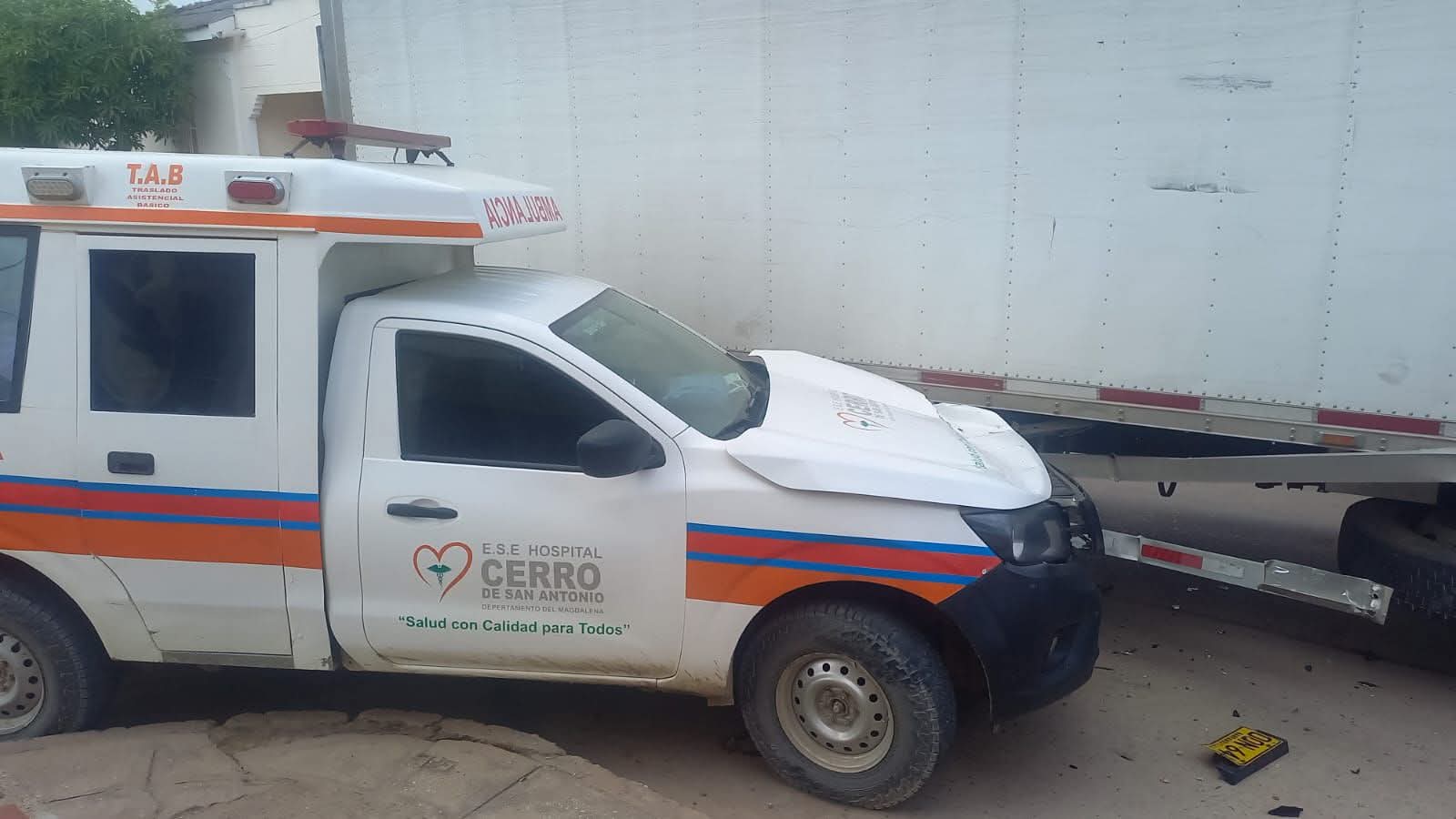 Accidente de tránsito en Pivijay involucra ambulancia y camión de D1 2 be07c233 d811 48a0 b7a1 dc04a5b8b811