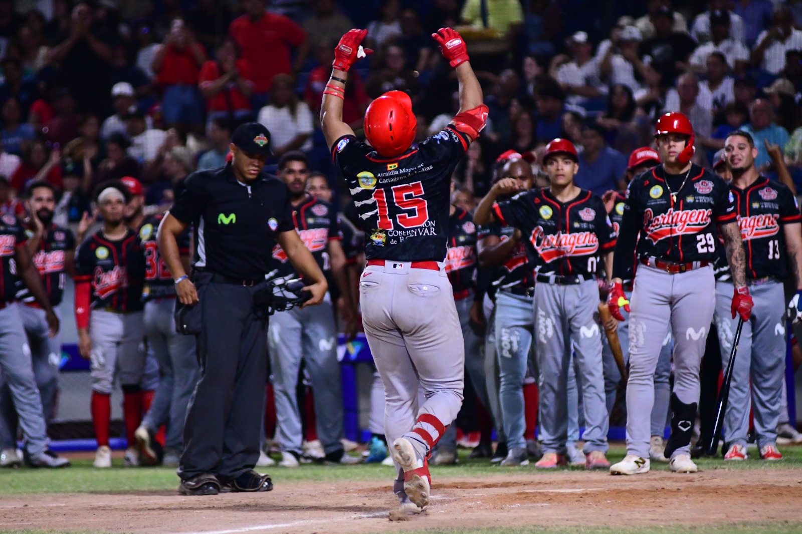 ¡Dramático final! Carlos Arroyo deja en el campo a Tigres y da la ventaja a Caimanes en el playoff 2 vellojin jonron