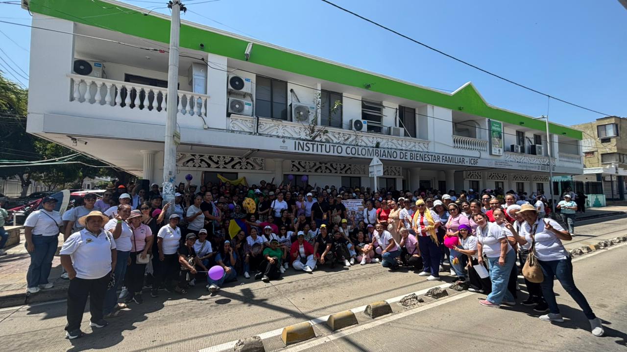 Plantón pacífico de Sintraciobich frente a sede del ICBF en Barranquilla 1 3f0912e0 257e 45b4 bca8 c856aabef955