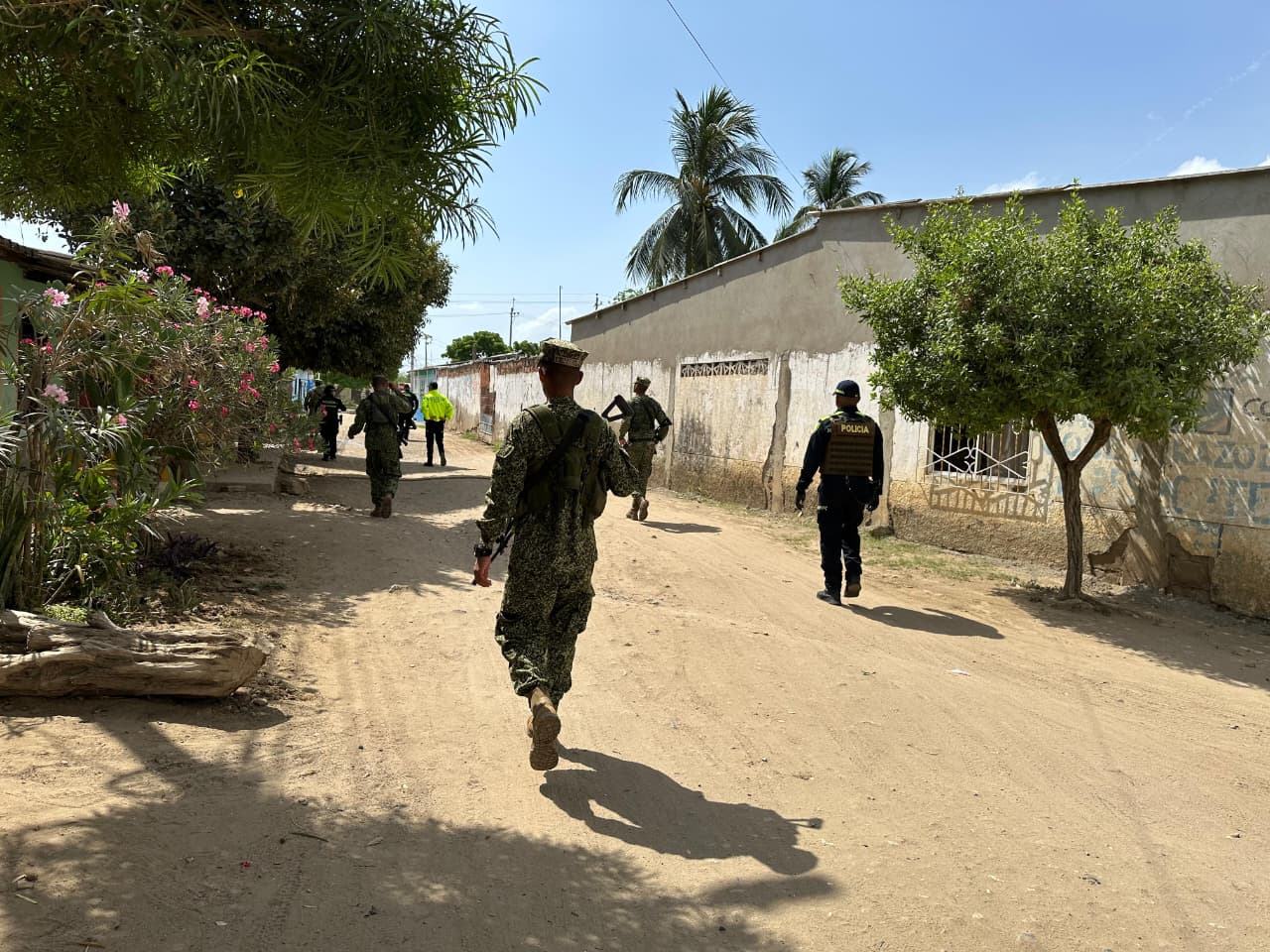 Policía e Infantería de Marina recorren barrios de Calamar para fortalecer la seguridad 5 614e5eb5 9645 4a39 831f e621277bb163