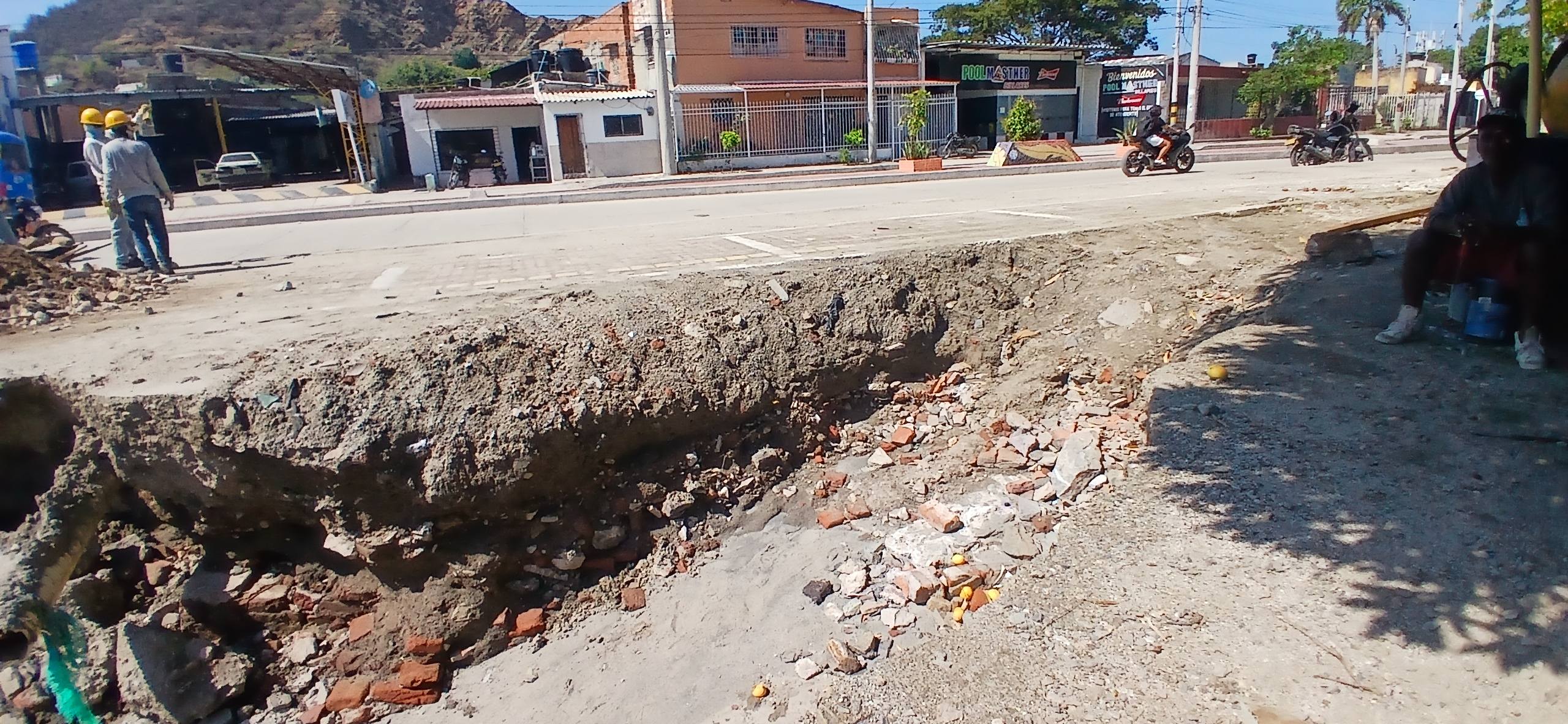 ¿Gobernar o improvisar? Cuestionamientos al manejo urbano y político del alcalde Carlos Pinedo 5 629658215 122212399436371375 3854085165200214125 n