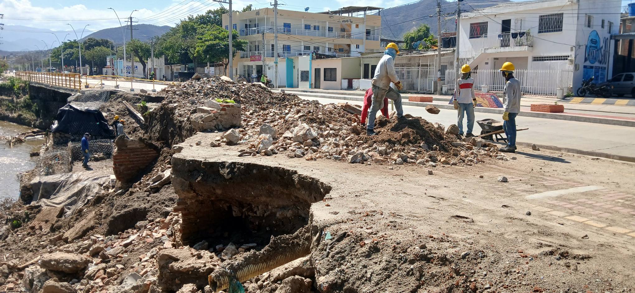 ¿Gobernar o improvisar? Cuestionamientos al manejo urbano y político del alcalde Carlos Pinedo 4 631345856 122212399538371375 3750764756429254836 n