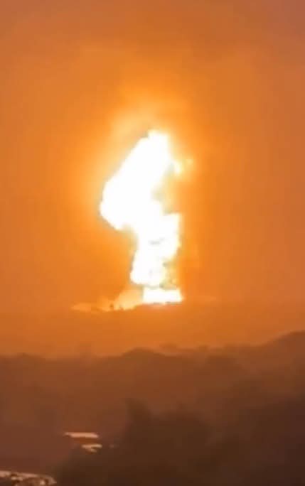 Emergencia en Antioquia por erupción de un volcán en San Juan de Urabá: videos muestran una gran columna de fuego. 3 FB IMG 1772073552472