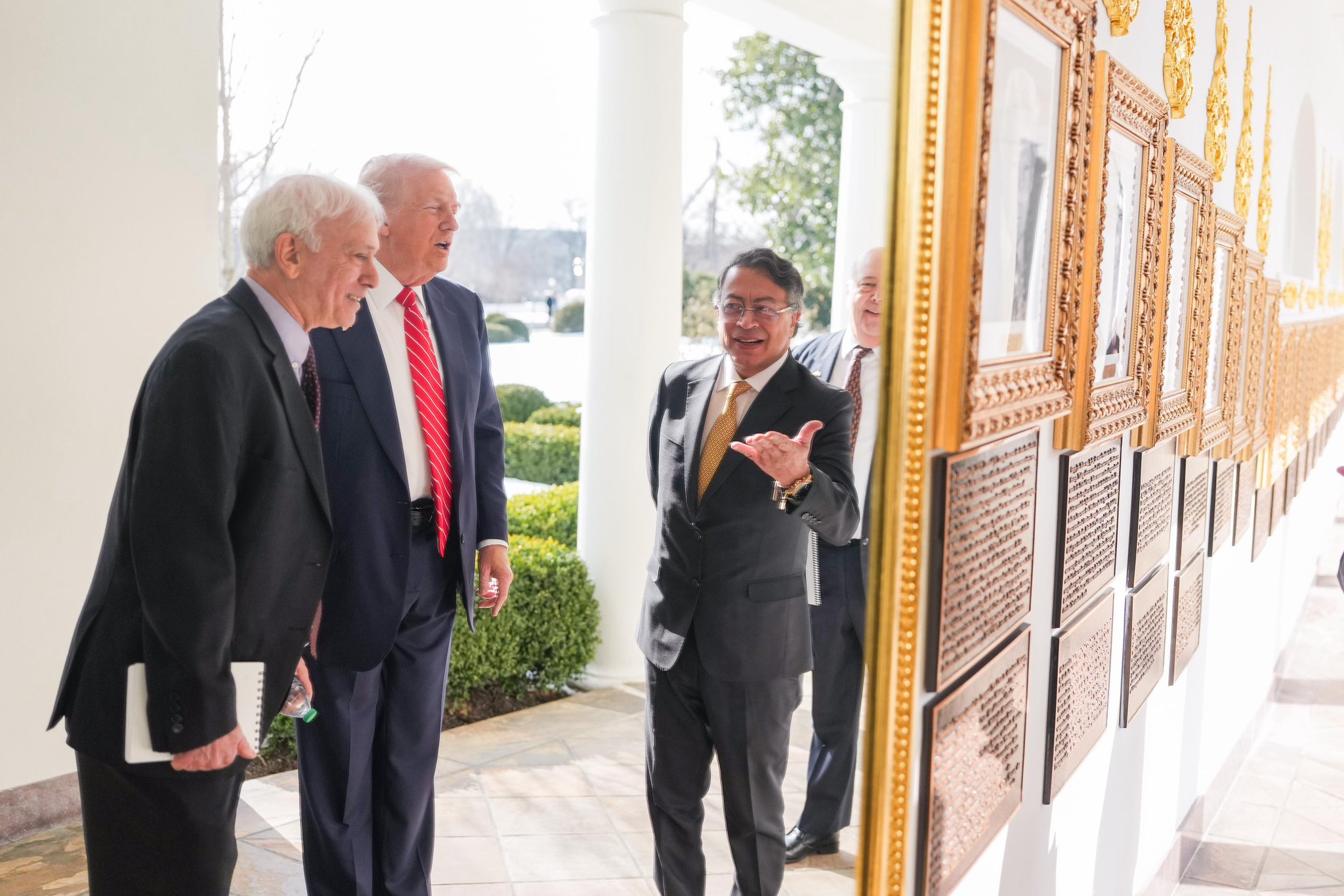 Concluyó reunión entre Gustavo Petro y Donald Trump en la Casa Blanca 3 HAP1sMpXgAA6r 5