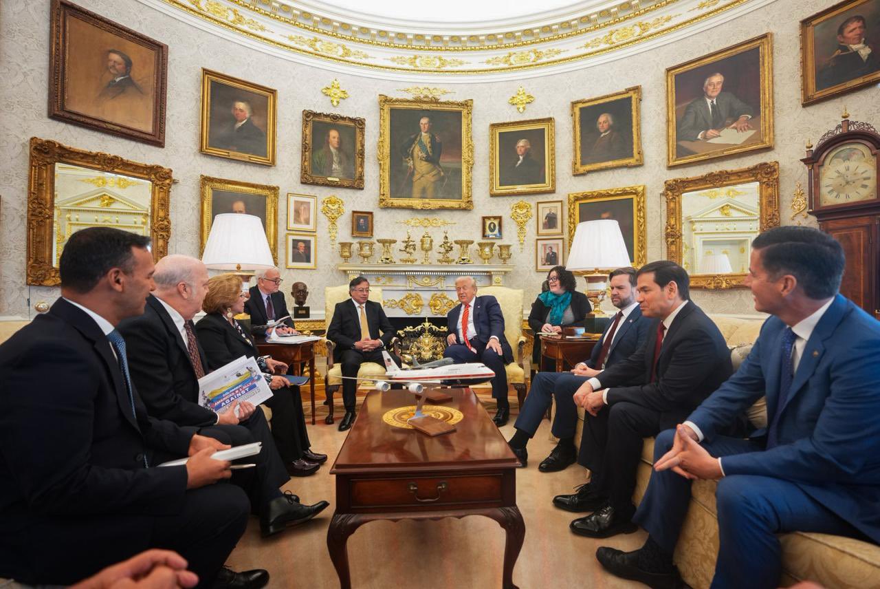 Concluyó reunión entre Gustavo Petro y Donald Trump en la Casa Blanca 2 HAP43fJXQAAZkkA