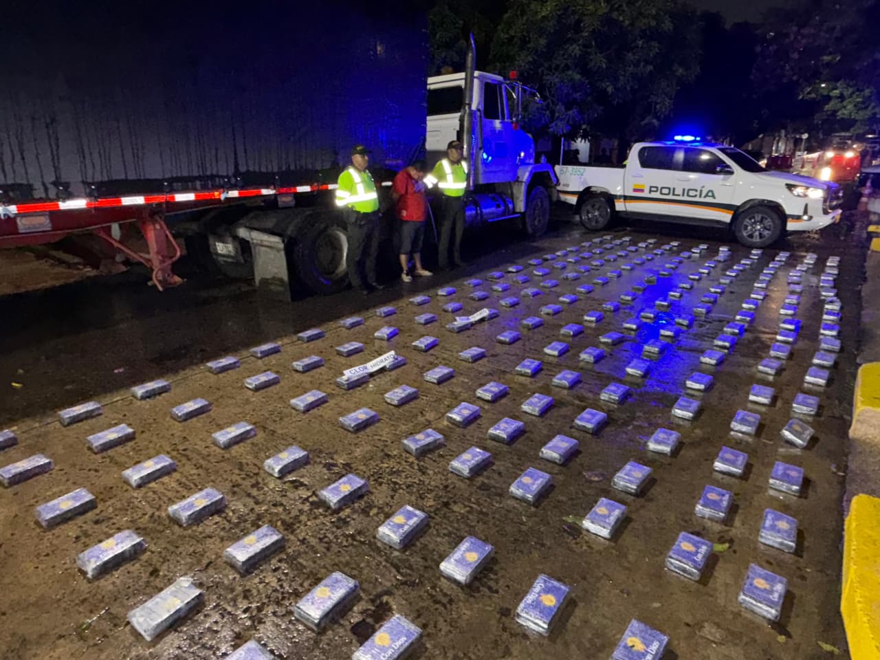 Incautan cerca de 200 kilos de cocaína en el corredor portuario de Barranquilla 1 HAeCr6mXIAAt Bt