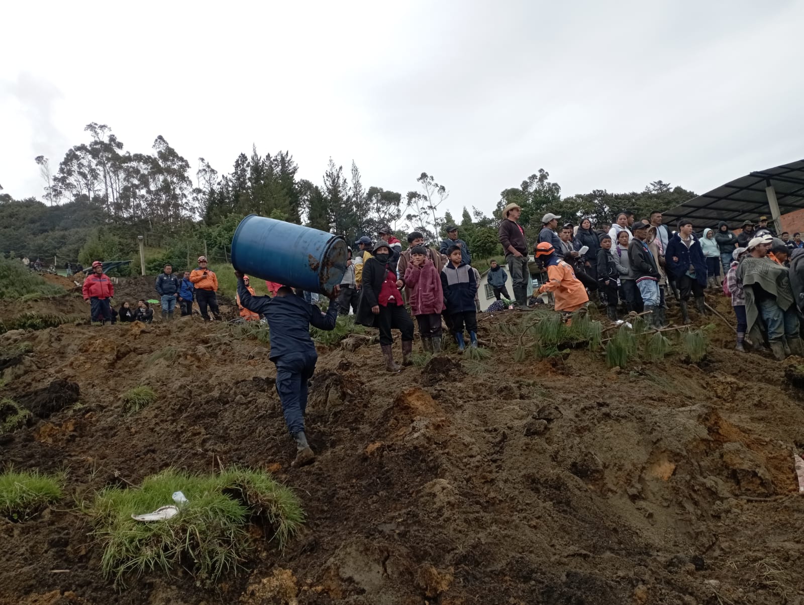 Manos que ayudan en la emergencia: apoyo solidario tras avalancha en Mallama, Nariño 3 c783f921 092c 45d2 a336 772c369c9346