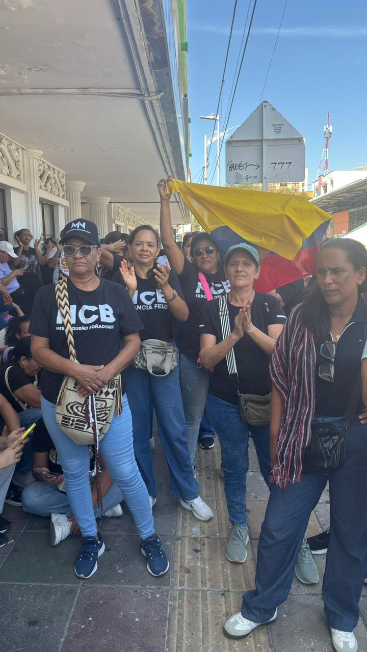 Plantón pacífico de Sintraciobich frente a sede del ICBF en Barranquilla 2 ce5fd1f3 2366 460d afad 56ae2c7fad3e