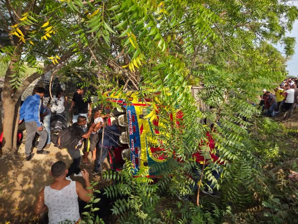 Accidente de bus en la vía Ponedera-Barranquilla deja un muerto y varios heridos 1 648462060 912310944733519 1793519429452875657 n