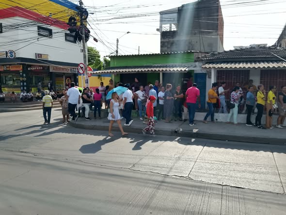 Masiva afluencia de votantes en puestos de votación en Soledad 2 649105234 122165800436946003 7352279135132996906 n 1