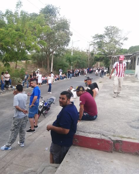 Masiva afluencia de votantes en puestos de votación en Soledad 3 649453041 122165800196946003 8912109402133977372 n