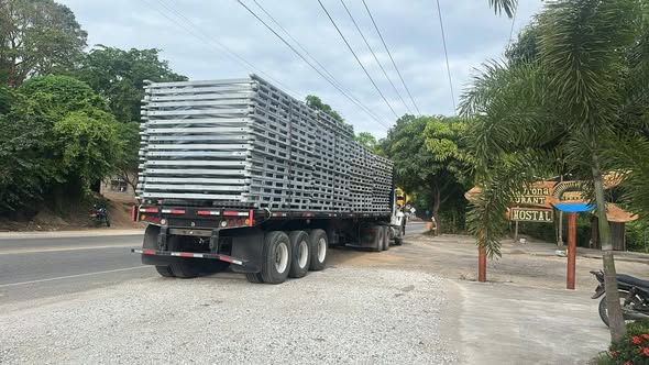 Llegan piezas de puente militar para restablecer movilidad en el río Mendihuaca 1 651123785 1602755824321627 2544178808376481719 n