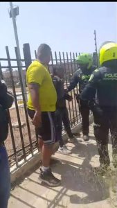 ¡Le salió mal la jugada! Presunto atracador terminó en el piso y en manos de la comunidad en Soledad 3 658841337 1258332159826120 7774496550730728119 n