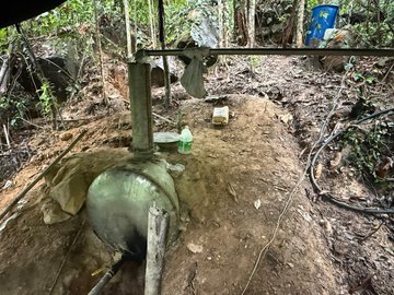 Golpe millonario al narcotráfico: destruyen laboratorio capaz de producir 2 millones de dosis de cocaína 1 HD9RB9KWsAA ETP