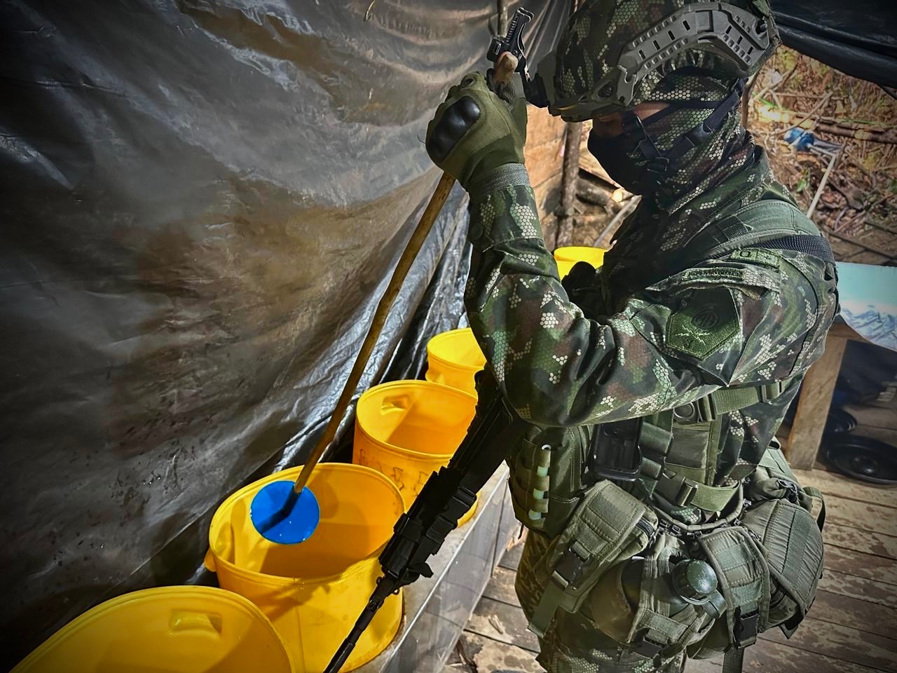 Golpe al narcotráfico en Antioquia: destruyen laboratorio de cocaína del Clan del Golfo 1 HDBErqGaMAY2vzu