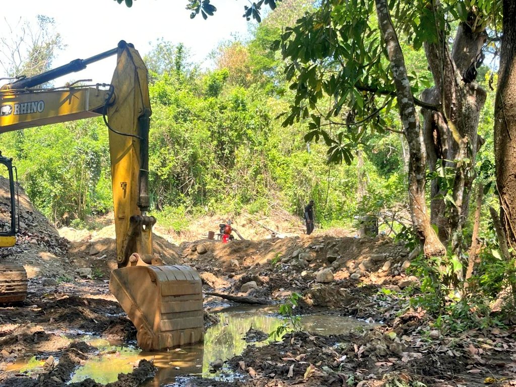 Golpe a la minería ilegal en Magdalena: Ejército incauta maquinaria en Ciénaga 3 HDslUKdWsAAHfUr