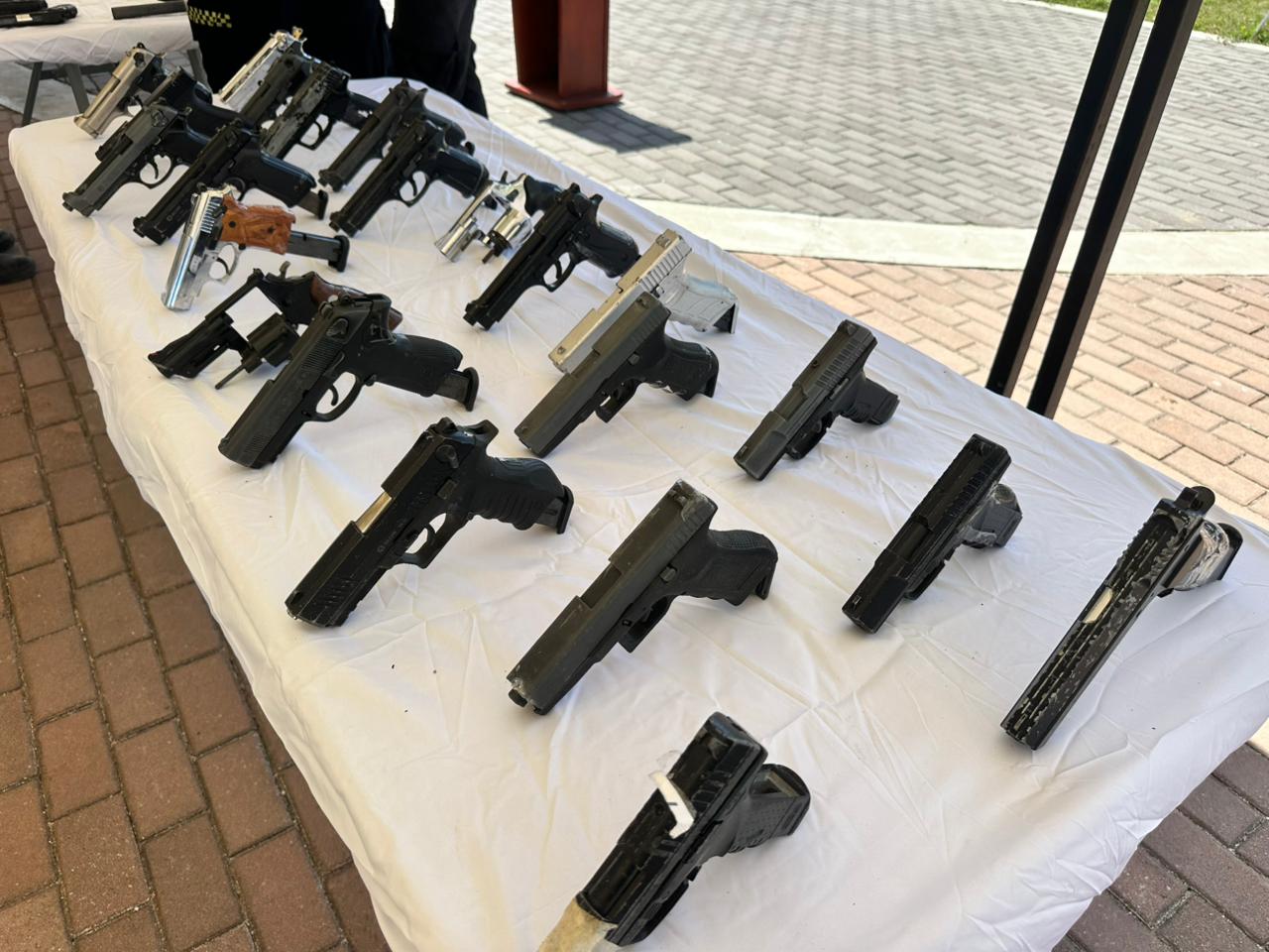 Policía Nacional destruye más de 1.580 elementos ilegales en Santa Marta 5 a0be4cb7 97d3 4129 8f46 9c30dbfcb95a