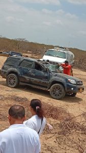 Milagro en la vía Manaure–Riohacha: camioneta quedó destruida tras volcamiento y no hubo heridos 2 4021bade 6df7 463c 86a8 cd3cae673ed5