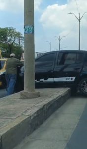 Accidente en el puente del INEM provoca fuerte congestión vehicular 3 676923152 1277015061291163 6625574049599696602 n