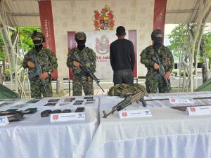 Combates en Chocó dejan un presunto integrante del Clan del Golfo muerto y otro sometido a la justicia 1 HE3IJEDWcAAHDQI