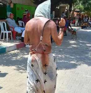 Flagelantes en el Caribe colombiano: fe, dolor y tradición que perdura en el tiempo 1 flagelante 1jpg