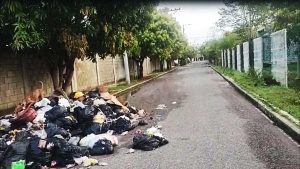 ¡Salud pública en riesgo! Vecinos de Suan denuncian basurero improvisado frente a CDI y la I.E. Luisa Rodríguez 3 vc 45