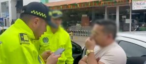 CON HUELLAS FALSAS: Cae la red cibercriminal que se robó $3.000 millones de los subsidios para la pobreza 2 Capturados 4