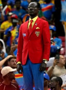 El “efecto Lumumba”: Hinchas colombianos culpan a un elegante fanático del Congo de congelar el arco en el Mundial 2026 3 729797813 1002757885683598 260971139335584559 n