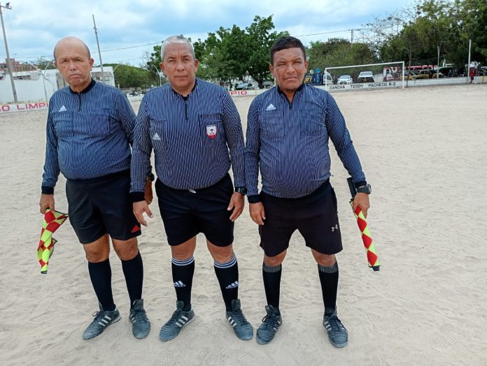Los árbitros, también se destacan en la conducción de los partidos de Soledad. Aparecen Leonardo Rocha, Benjamín Marenco y Henry de la Hoz.