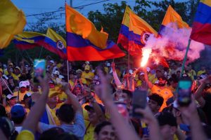 El rugido desde la Ventana al Mundo: De La Espriella proclama su victoria y marca territorio frente a la oposición 1 Participacion masiva de seguidores de Abelardo De La Espriella